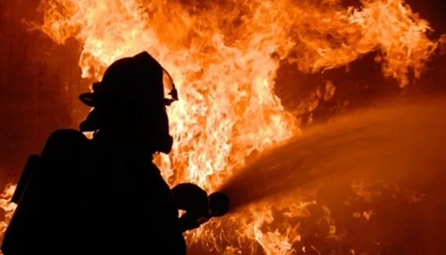 У Прилуках масштабну пожежу після удару рф гасили майже добу У Прилуках масштабну пожежу після удару рф гасили майже добу