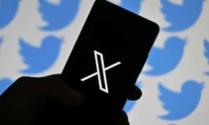 Компанія SpaceX запустила в космос 56 нових супутників Starlink і посадила ракету в море