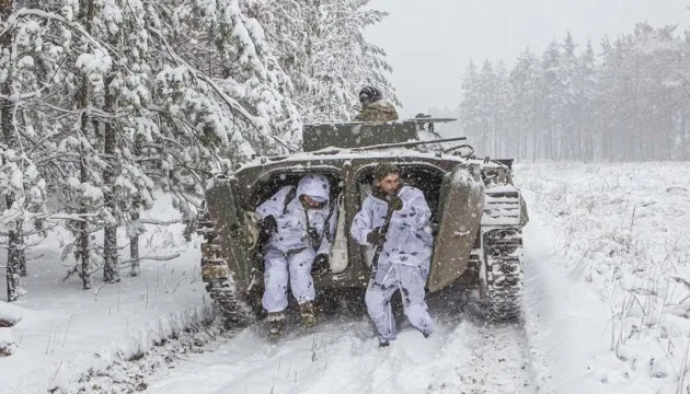 Дрони 79-ї бригади ліквідували автівку окупантів у центрі Мирнограду (Відео)