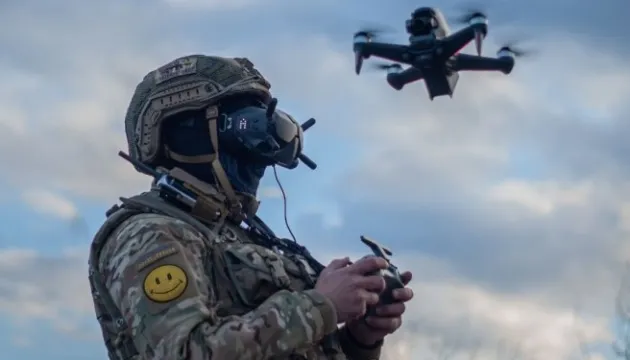 В останню секунду українські бійці збили FPV-дрон на Донеччині (Відео)