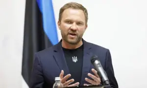 Великобритания развернула на границе евродепутата из Германии