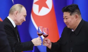 Моравецький закликав Макрона прискорити постачання зброї Україні