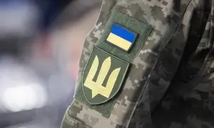 У Жовкві на Львівщині установили найбільшу у світі різдвяну кулю з вишивкою