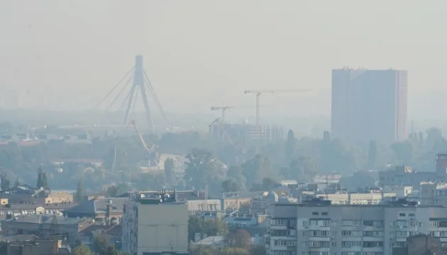 Киевлянам рекомендуют закрыть окна из-за пожаров в области