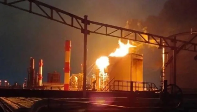Рязанський НПЗ зупинив установку первинної перегонки нафти — Reuters Рязанський НПЗ зупинив установку первинної перегонки нафти — Reuters
