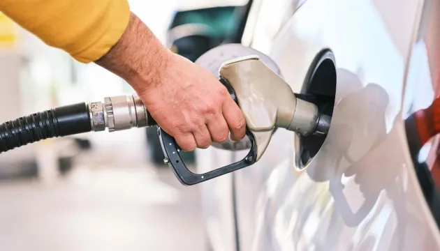 Na Krymie z powodu deficytu paliwa rosyjscy wojskowi konfiskują benzynę od ludności cywilnej Na Krymie z powodu deficytu paliwa rosyjscy wojskowi konfiskują benzynę od ludności cywilnej