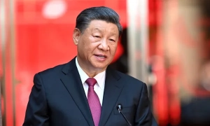 У Латвії штрафуватимуть водіїв за російські наліпки на авто