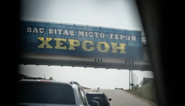 Росіяни вдарили по Херсону – загинула жінка