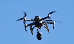 Відео: російський окупант перед загибеллю намагався збити український дрон з автомата