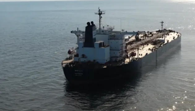 Танкер «тіньового флоту» РФ Arcusat різко змінив курс перед Балтикою: що відомо