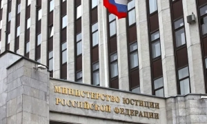 В Англії рух потягів зупиняли через гігантську черепаху на коліях