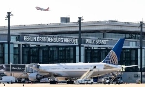 Іран атакував центр Ізраїлю, уламки ракет впали на вокзал у Тель-Авіві