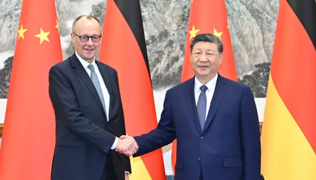 Сі Цзіньпін заявив про необхідність рівної участі сторін у мирних переговорах щодо України