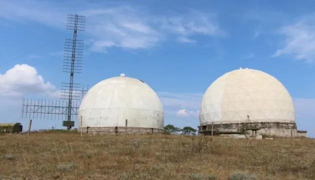 Супутник показав наслідки удару під Євпаторією