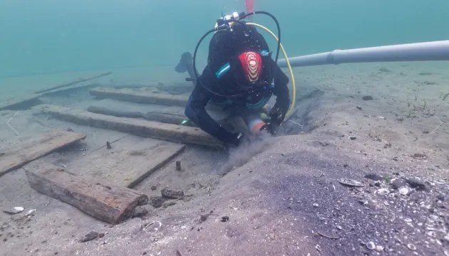 У Швейцарії підняли вантаж римського судна з сотнею артефактів