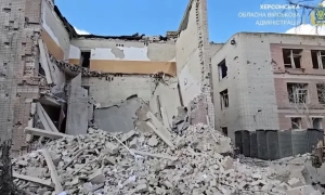 Опубліковані супутникові знімки палаючого штабу Чорноморського флоту росії