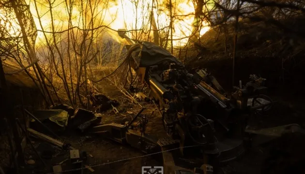 Росіяни посилили тиск на фронті 236 атак за добу тисячі ударів дронами і бомбами