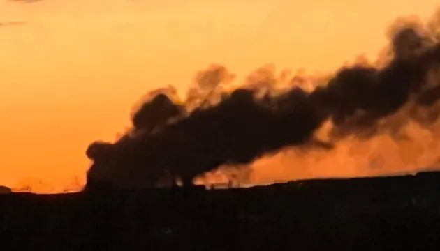 На Київщині після атаки виникла пожежа і сильне задимлення