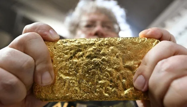 Росія розпродає золотий запас через падіння доходів