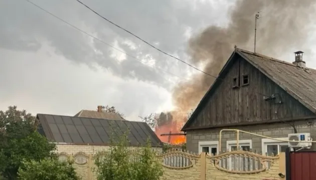У Запоріжжі внаслідок удару РФ зайнялася пожежа на підприємстві
