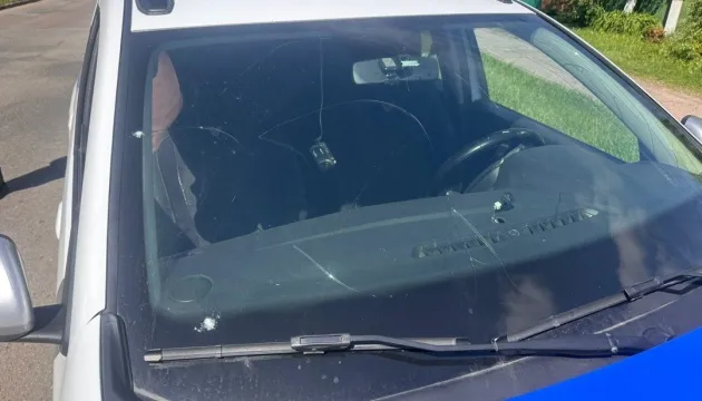 Дрон РФ вдарив по поліцейському авто на Чернігівщині