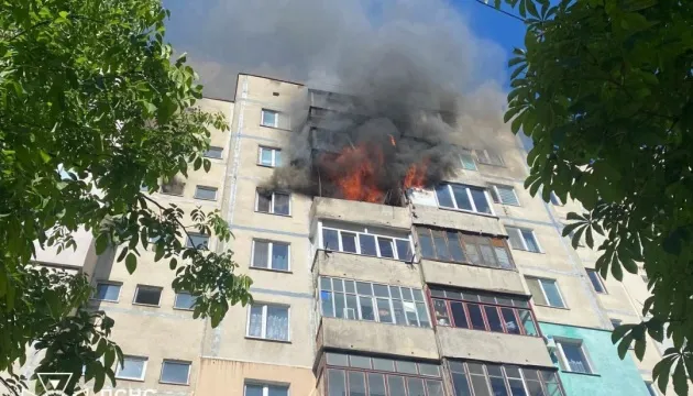 У Рівному пожежа забрала життя підлітка, троє дітей у лікарні