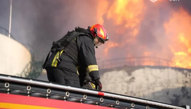 На Одещині внаслідок ворожого удару рф горів резервуар із соняшниковою олією