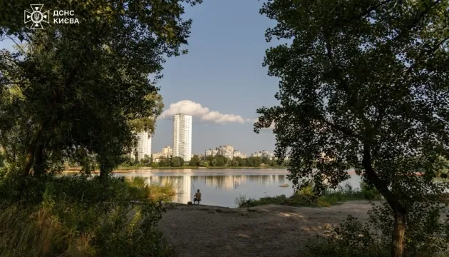У Києві очистили озеро Кирилівське після російської атаки