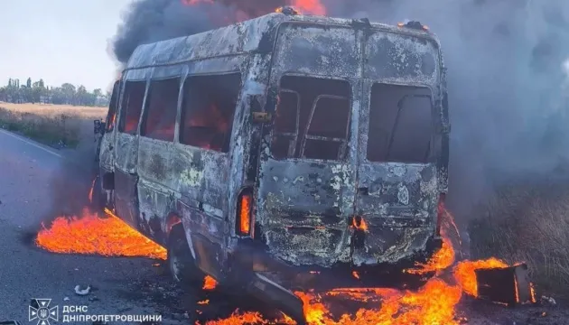 Russians struck a minibus with a drone in the Dnipropetrovsk region