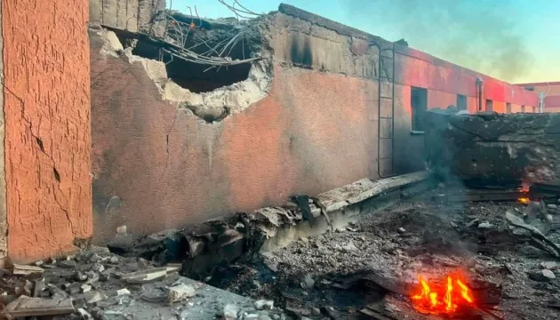 Нічна атака РФ пошкодила вокзал та житловий будинок на Одещині