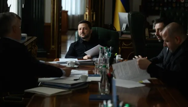 Зеленский готовится к переговорам со специальными посланниками Трампа