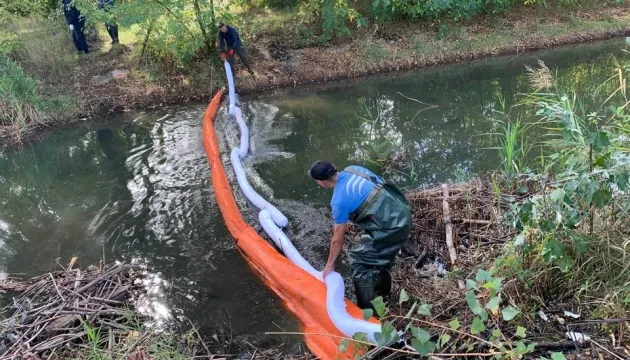 Oil products have once again leaked into Kyrylivske Lake in the capital following a Russian strike
