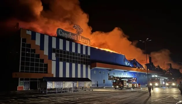Nearly 2,000 metric tons of CO₂ were released into the air as a result of the shelling of hypermarkets in Mykolaiv