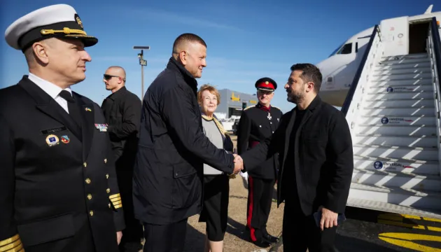 Video: Zelenskyy Arrives in the U.K. and Will Meet with the King