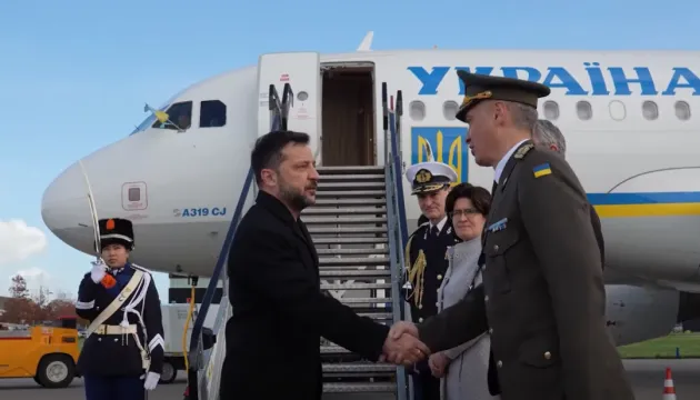 وصل زيلينسكي إلى هولندا لإجراء محادثات بشأن الدفاع