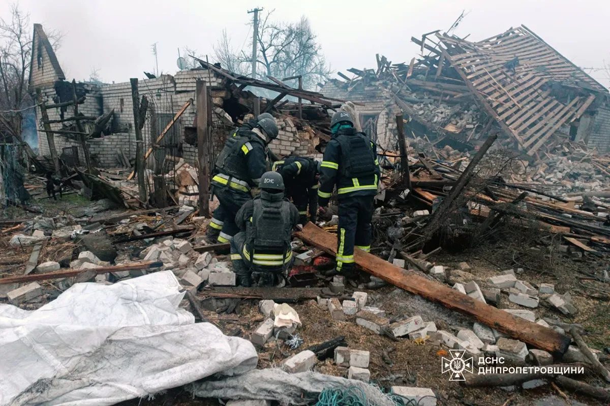 Під час гасіння пожежі після російського удару на Київщині загинув український рятувальник