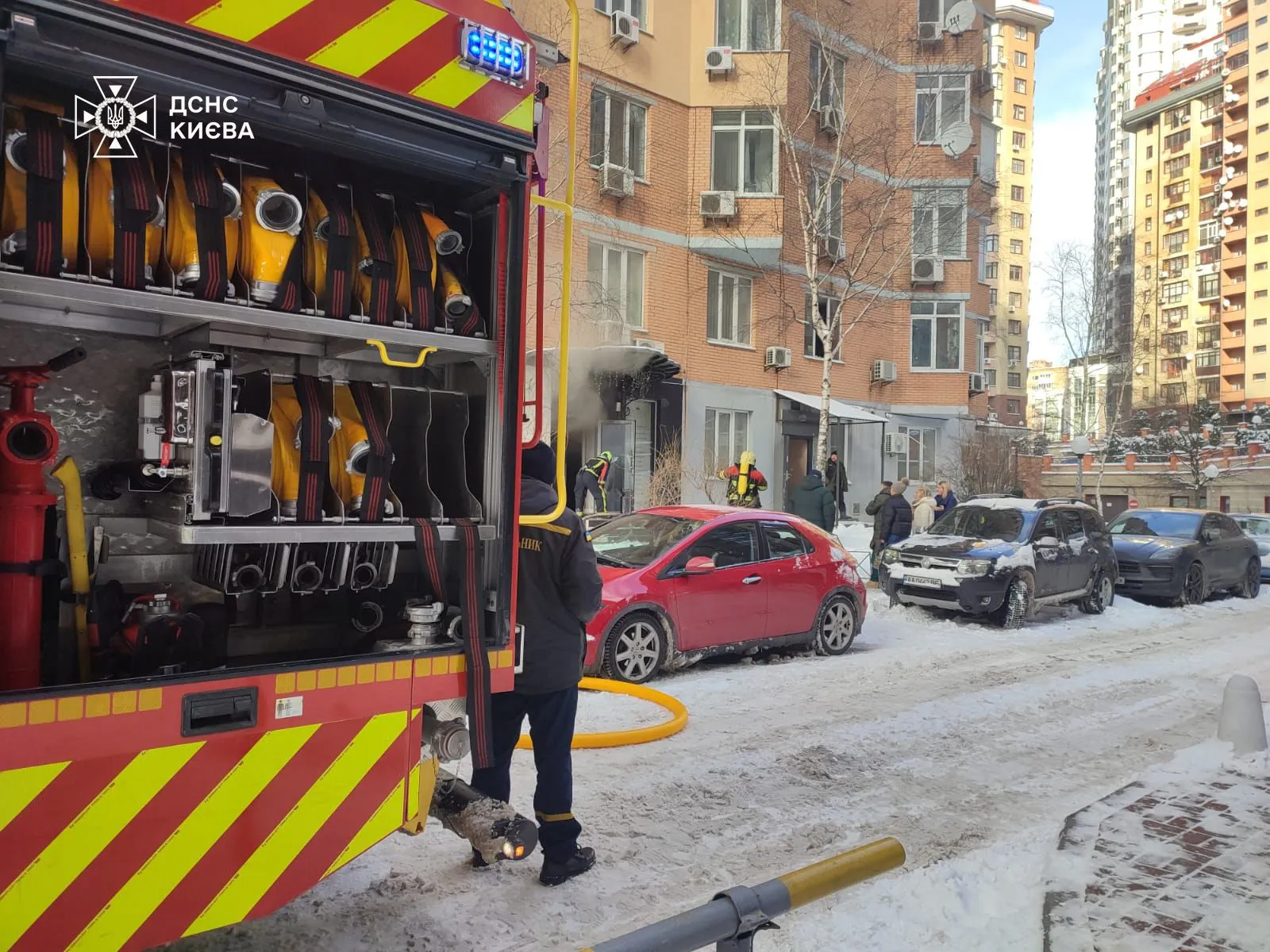 У Києві в салоні краси загорівся генератор, спалахнула пожежа