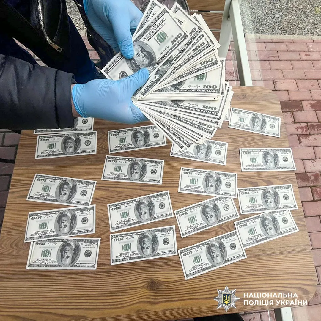 В Одесі викрили «позаштатного агента СБУ», який обіцяв «бронь» та уникнення мобілізації за хабарі