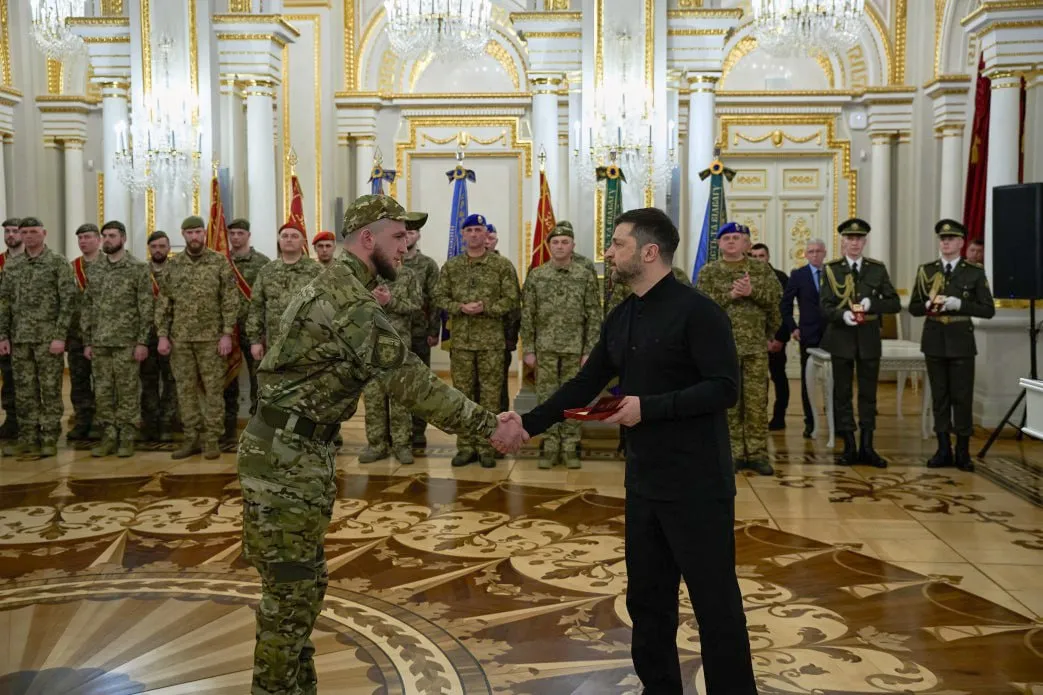 Зеленський нагородив офіцера бригади «Лють» за героїзм у боях на Донбасі
