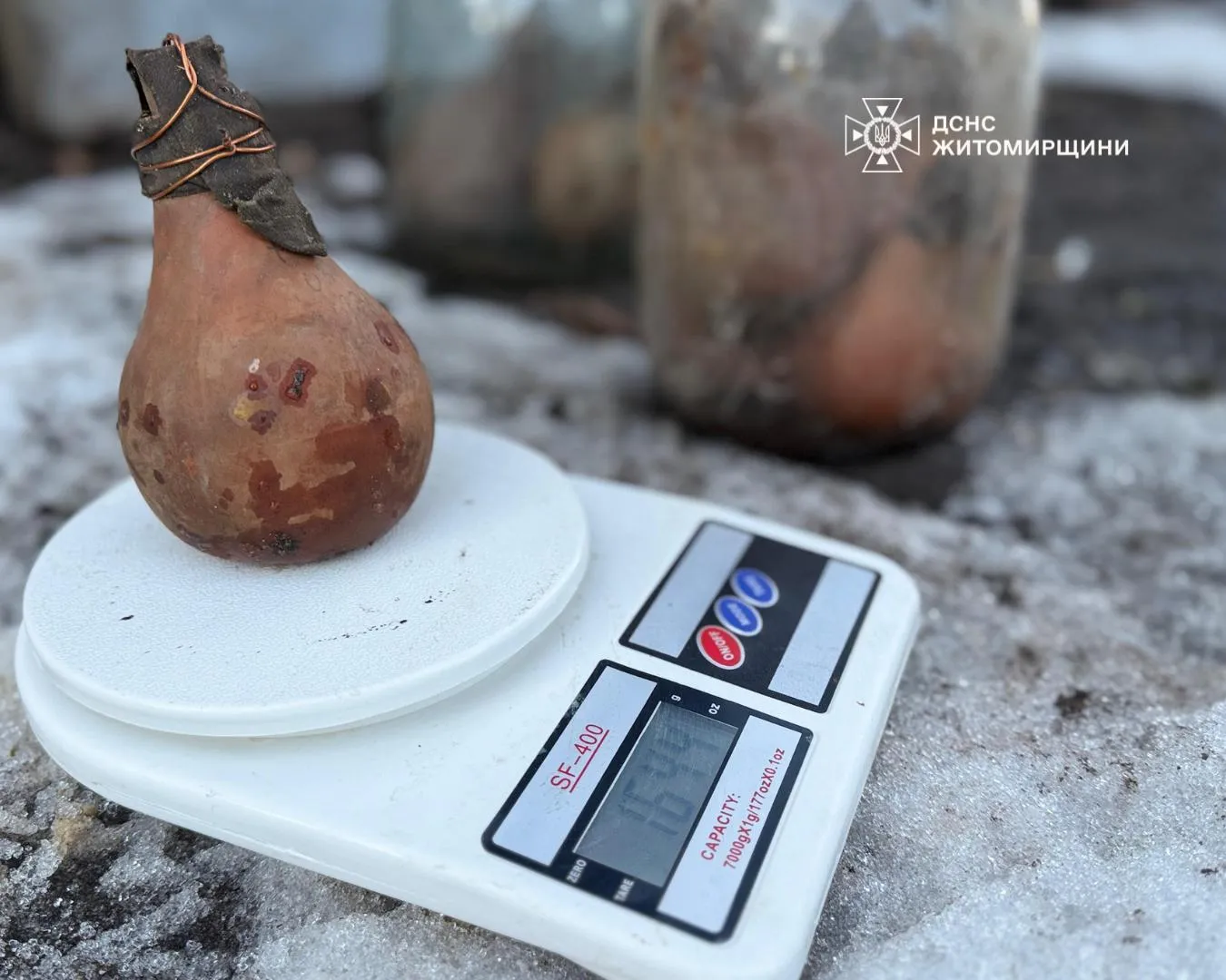 У Житомирі в приватному дворі виявили 15 кілограмів небезпечного металу