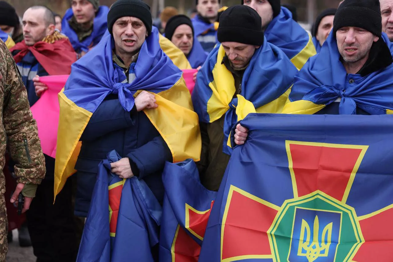 Додому повернулися 26 бійців МВС у межах нового обміну полоненими