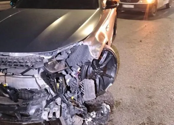 У Львові блогер возив знайомого на даху машини та потрапив у ДТП