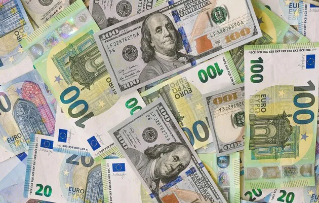 Курс валют на 14 серпня: долар і євро подешевшали