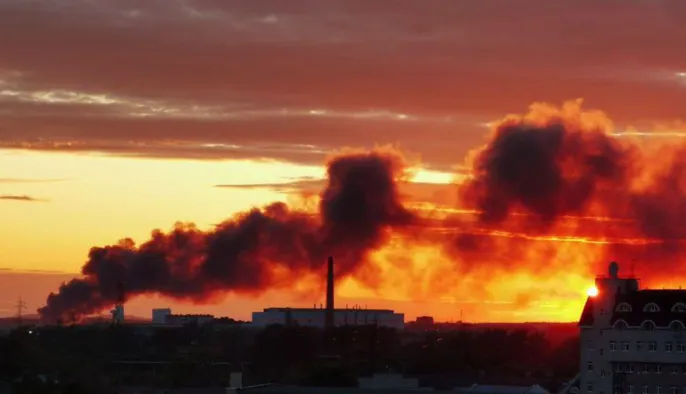 Шахед влучив у дев'ятиповерхівку в Чернігові, там почаласяя пожежа