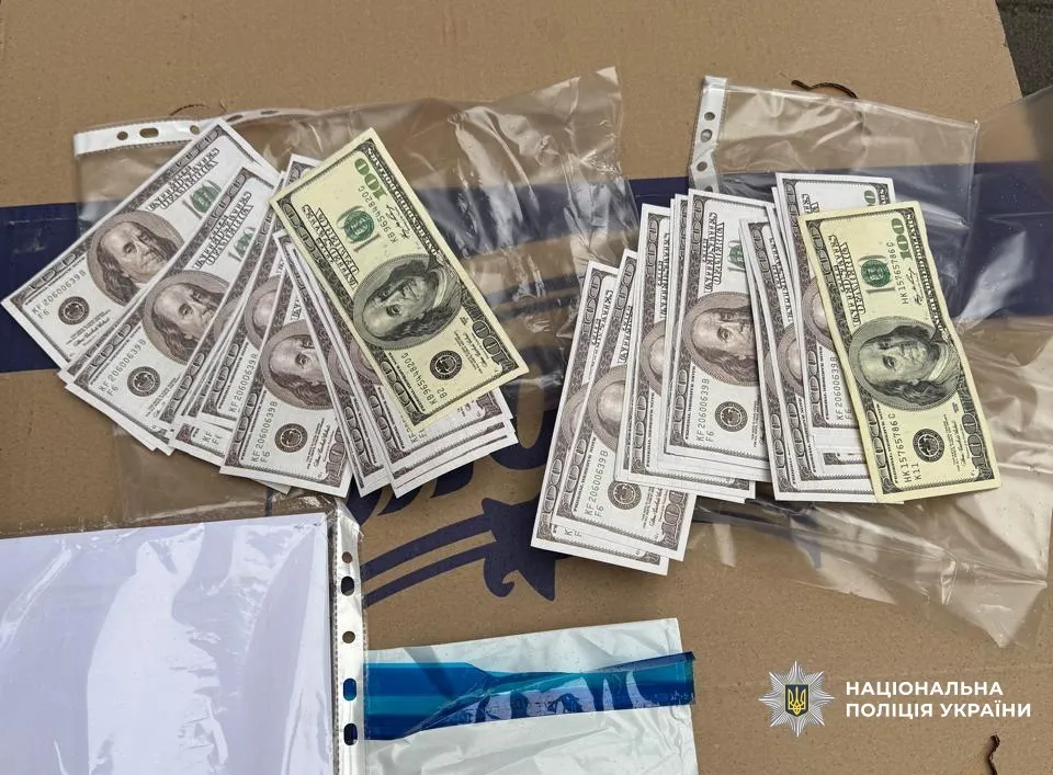 У Чернівцях працівник ТЦК обіцяв зняти чоловіка з розшуку за хабар