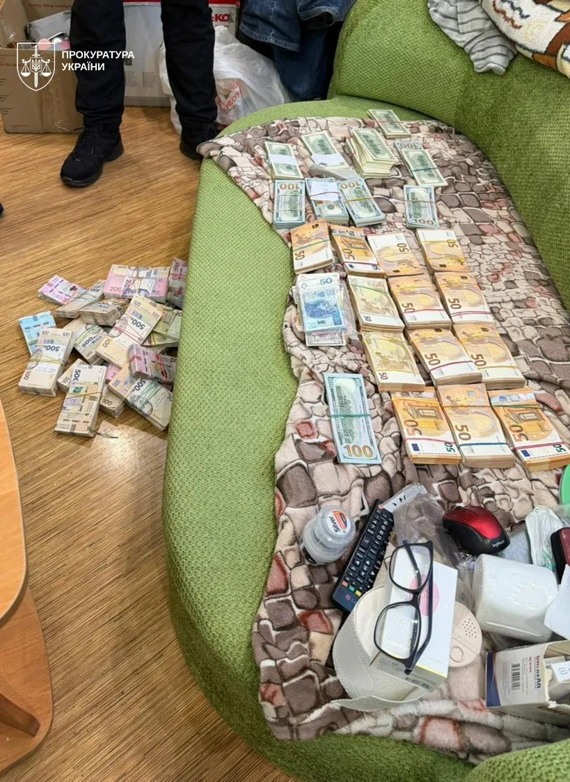 На Дніпропетровщині викрили мільйонні розкрадання на фортифікаціях