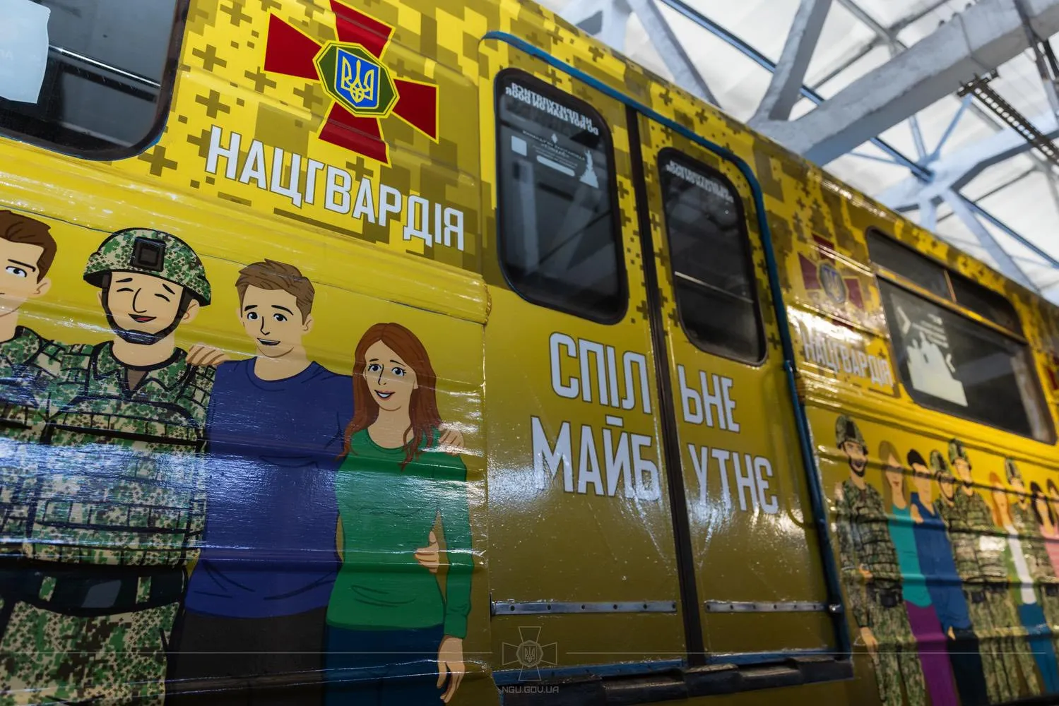 В киевском метро запустили тематический вагон, посвященный 12-летию Национальной гвардии