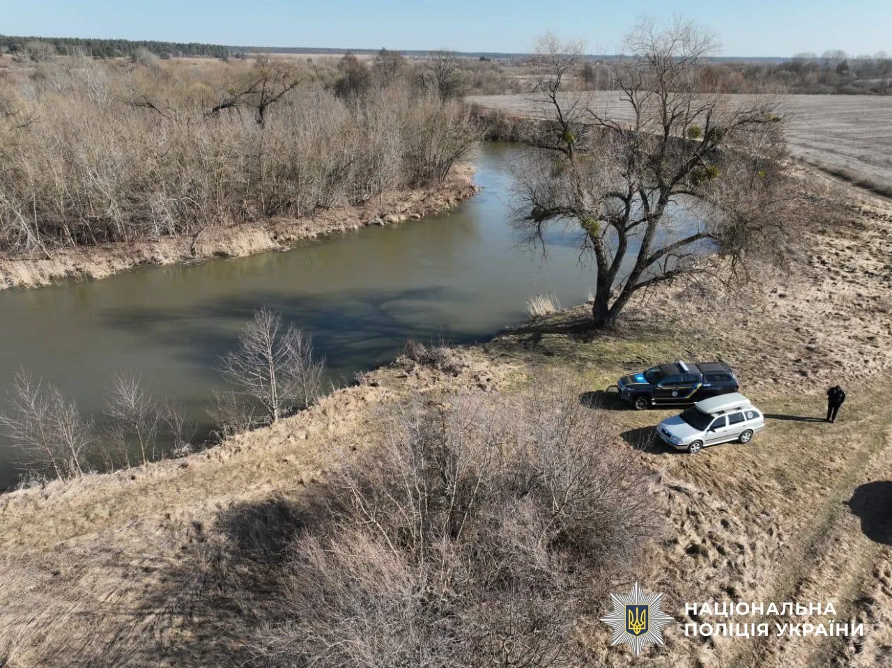 На Рівненщині подружжя втопилося через падіння автомобіля в річку