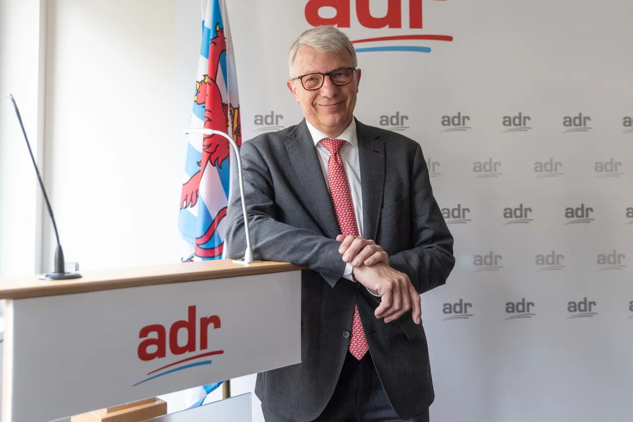 Євродепутат із Люксембургу анонсував візит до рф для зустрічі з депутатами Держдуми