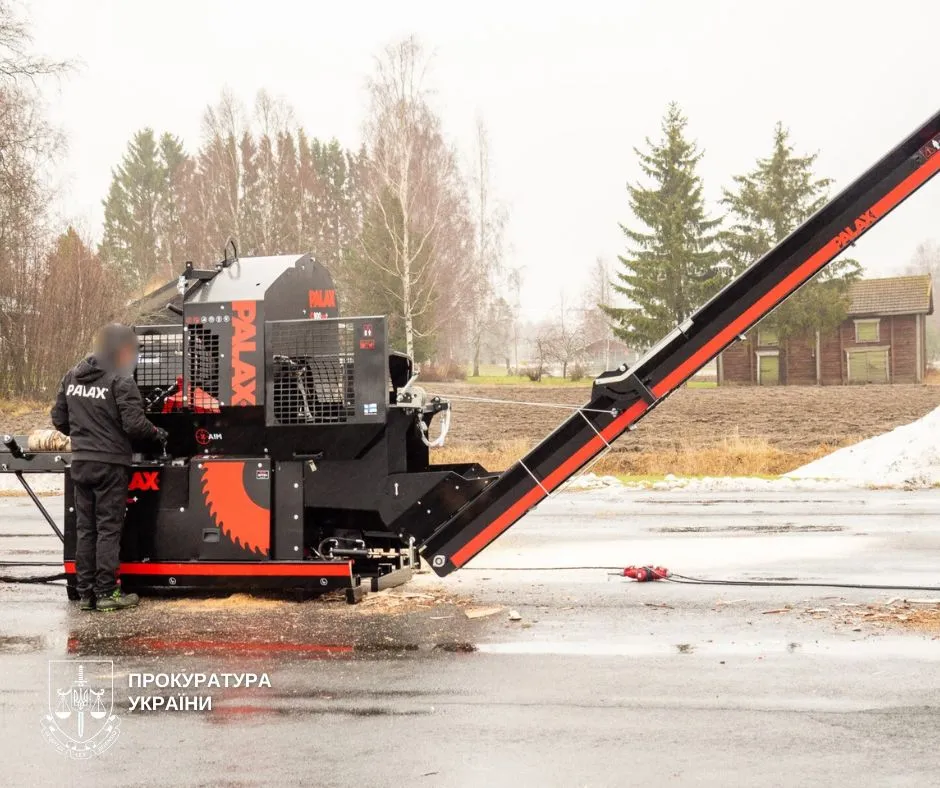 Київський комунальник переплатив 1,1 млн грн за дровокол